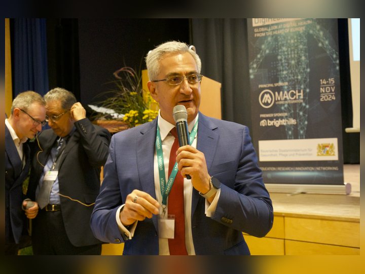 Prof. Georgi Chaltikyan is addressing the main-stage audience