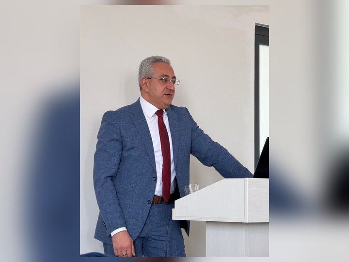 Prof. Georgi Chaltikyan speaking at the Digital Health seminar at RAU